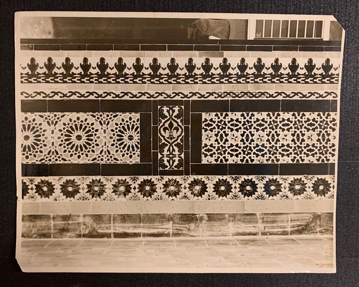 Rehabilitación de paños cerámicos en la Freedom Tower de Miami (inspirada en la Giralda) — asesoría histórica y reproducción fiel.