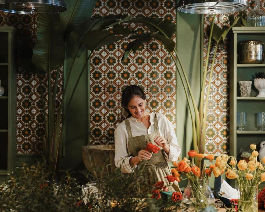 Azulejos de arista Reproducción S. XVI con motivos florales en la floristería del Hotel Only YOU.